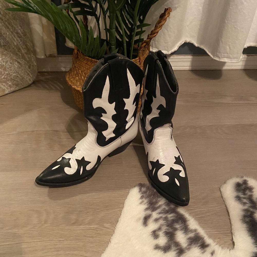 Circles Vintage Cowboy Boots